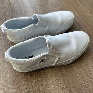 White Slip On Vans, Platform, Youth 5/Women’s 7